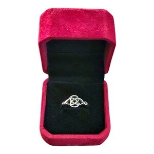 Royal Chain Silvertone Ring Size 7.5